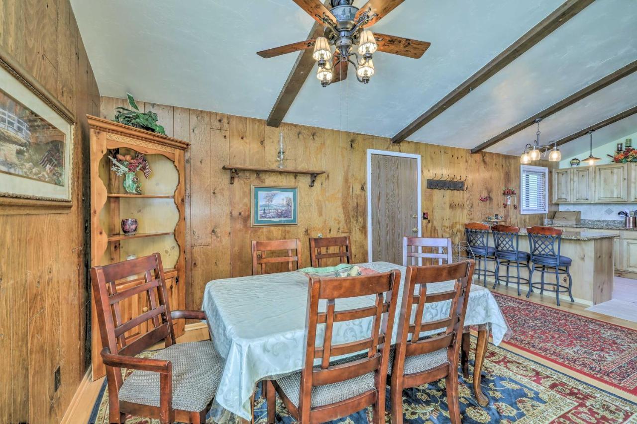 Flagstaff Townhome - Walk To Country Club And Pools! Buitenkant foto