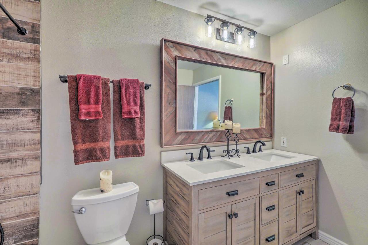 Flagstaff Townhome - Walk To Country Club And Pools! Buitenkant foto