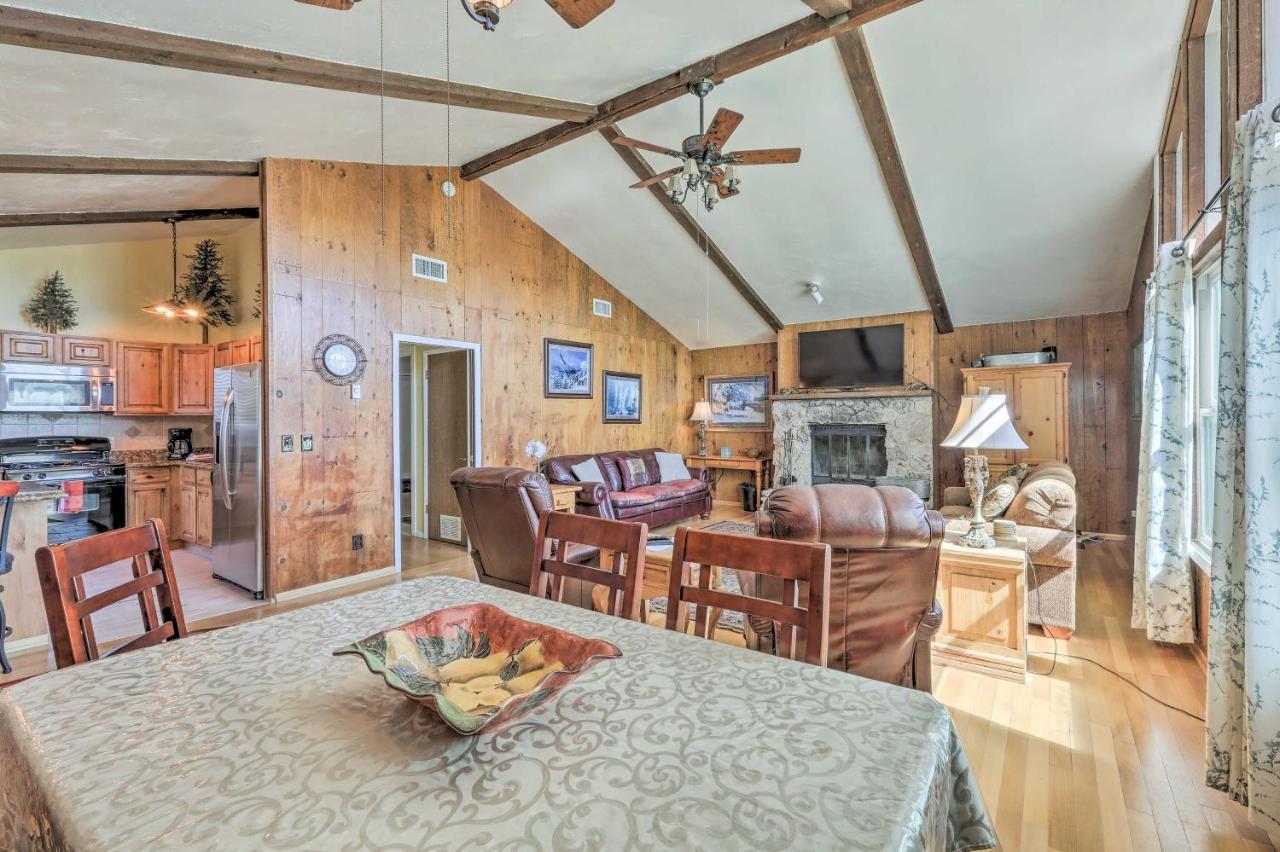 Flagstaff Townhome - Walk To Country Club And Pools! Buitenkant foto