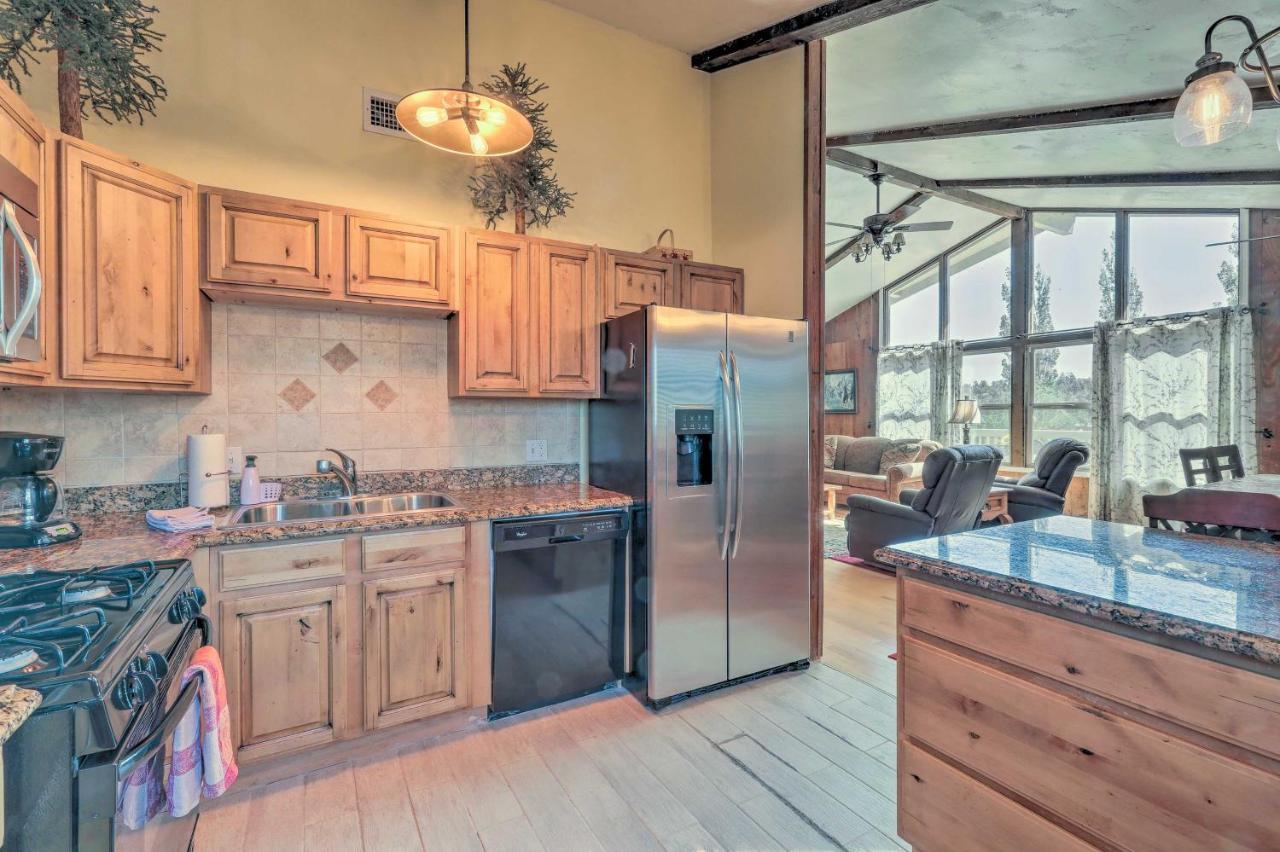 Flagstaff Townhome - Walk To Country Club And Pools! Buitenkant foto